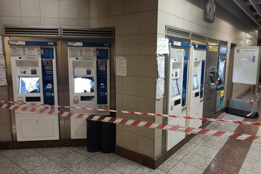 Μετρό Άγιος Ιωάννης: Χούλιγκανς έσπασαν ακυρωτικά μηχανήματα και προκάλεσαν φθορές