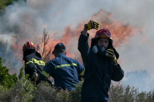Στη μάχη με τις φωτιές 2.500 εποχικοί πυροσβέστες