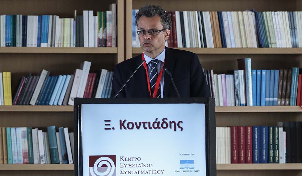 Ξενοφών Κοντιάδης: Τιμή στο Σύνταγμα, δυσπιστία στους θεσμούς