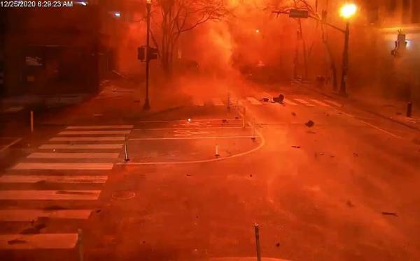 ΗΠΑ: Τεράστια έκρηξη σε τροχόσπιτο - Η μυστηριώδης προειδοποίηση (Βίντεο)
