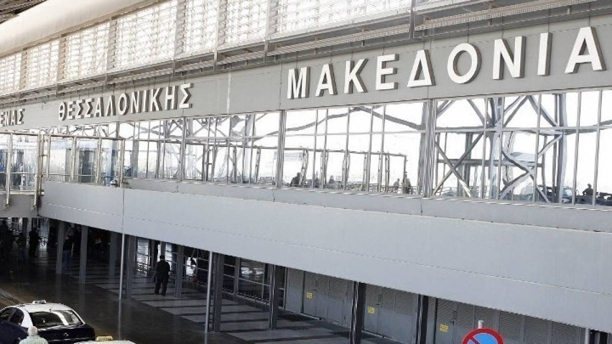 Παρέμβαση Ρουβίκωνα στα γκισέ της Turkish Airlines στο αεροδρόμιο «Μακεδονία»