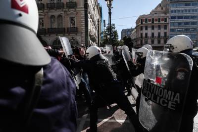 Ένταση στα φοιτητικά συλλαλητήρια σε Αθήνα, Θεσσαλονίκη και Πάτρα (Βίντεο, φωτογραφίες)