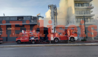 Φωτιά σε νυχτερινό μαγαζί στο Γκάζι - Διακοπή κυκλοφορίας στην Πειραιώς