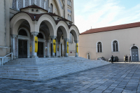 Πάτρα: Απάτη με θύμα ηλικιωμένη – Πώς την έπεισαν να αφήσει 1500 ευρώ στα σκαλιά εκκλησίας