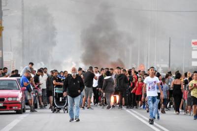 Μπλόκα σε όλη την Πελοπόννησο για τον θάνατο 18χρονου Ρομά στη Καλαμάτα
