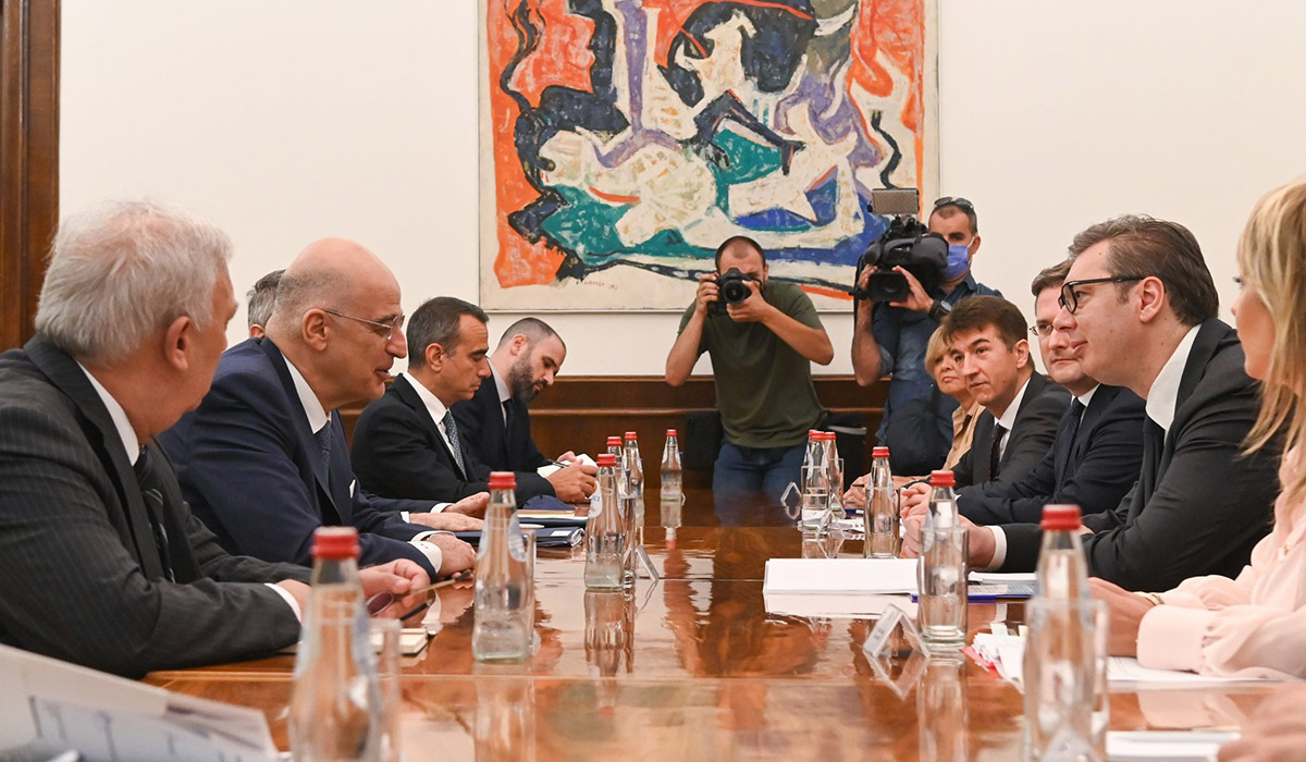 Στο Βελιγράδι ο Δένδιας - Συνάντηση με τον Πρόεδρο Βούτσιτς
