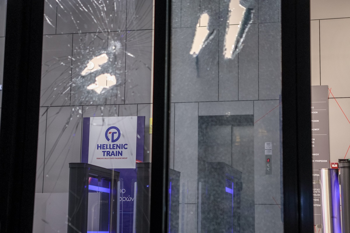 Καταδρομική επίθεση στα γραφεία της Hellenic Τrain: 5 προσαγωγές