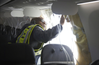 Πτήση θρίλερ με αεροπλάνο της Alaska Airlines - Πιθανό κατασκευαστικό πρόβλημα «βλέπει» το Bloomberg