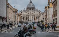 Καρδινάλιος αποσχίσθηκε έπειτα από κατηγορίες για σεξουαλική κακοποίηση στο Βατικανό
