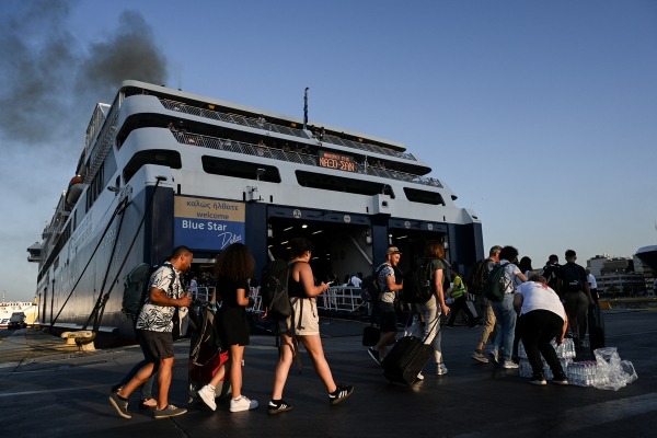 Αδειάζει η Αθήνα: Αυξημένη κίνηση σε Εθνική οδό και ΚΤΕΛ - 26.417 επιβάτες ταξίδεψαν σήμερα προς τα νησιά