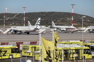 Κορονοϊός στην Ελλάδα: Εξετάζονται μέτρα σε πλοία και αεροπλάνα