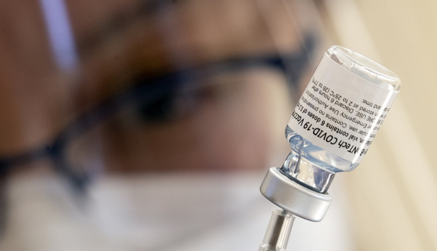 Βρετανία: Τρίτη δόση του εμβολίου με Pfizer ή Moderna