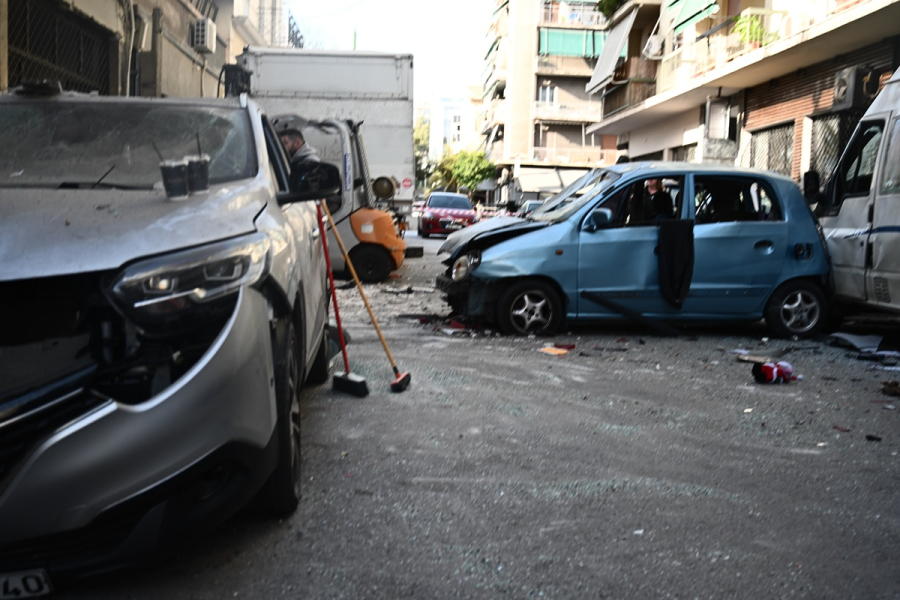 Εικόνες «εμπόλεμης ζώνης» στην Καλλιθέα μετά την έκρηξη βόμβας σε κάβα - Φωτογραφίες