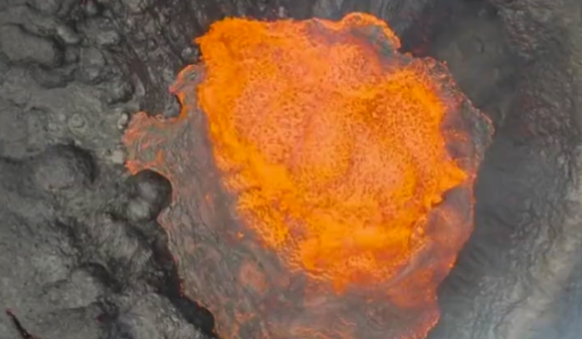 Ισλανδία όπως... Μόρντορ: Συγκλονιστικό βίντεο - drone μέσα από το ηφαίστειο Fagradalsfjall