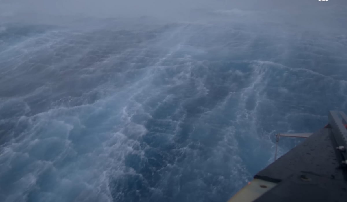 Θρίλερ στον Ατλαντικό: Drone παλεύει με τον τυφώνα Φιόνα - Τρομακτικό βίντεο