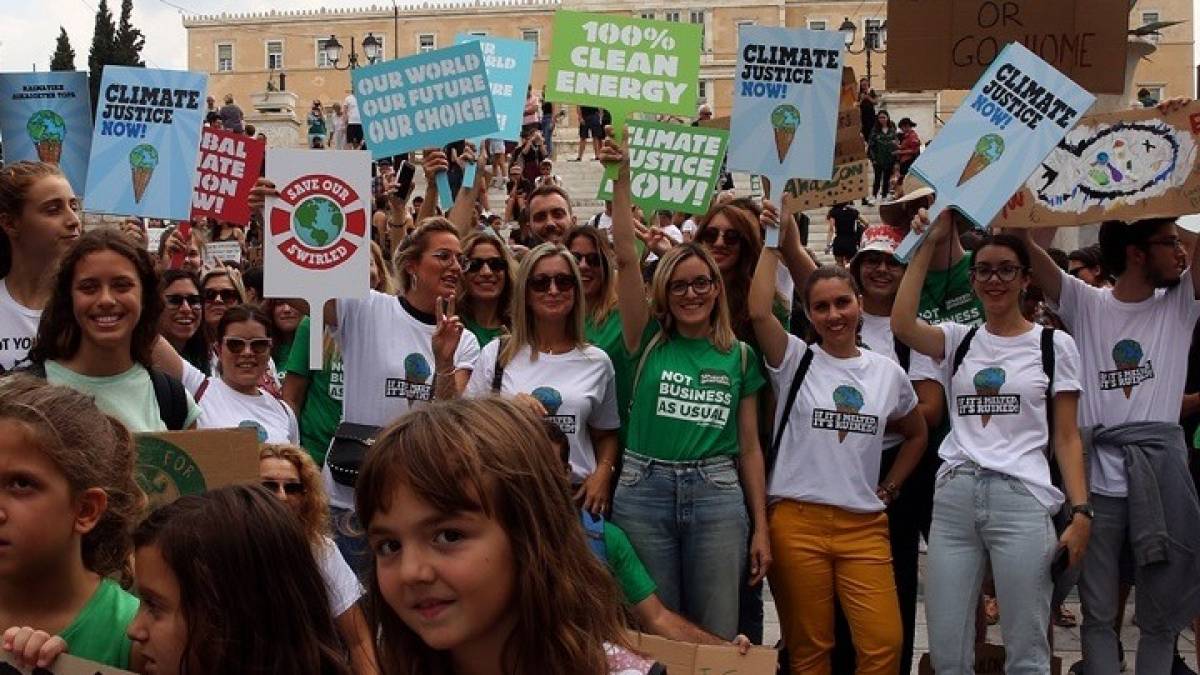 Από την κινητοποίηση μαθητών και ακτιβιστών για το κλίμα το μεσημέρι