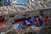 Tέμπη: Σε χώρο του ΟΣΕ στη Λάρισα μεταφέρονται τα βαγόνια του μοιραίου τρένου