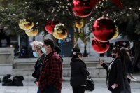 Επώδυνα νέα μέτρα για τους ανεμβολίαστους τα Χριστούγεννα, χωρίς απαγόρευση κυκλοφορίας και μετακίνηση εκτός νομού