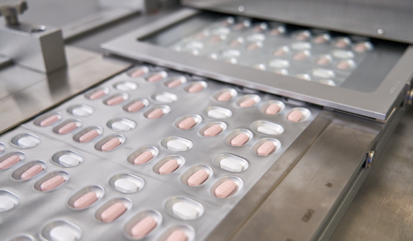 Κορονοϊός: Οι ΗΠΑ διπλασιάζουν την παραγγελία τους για το χάπι της Pfizer