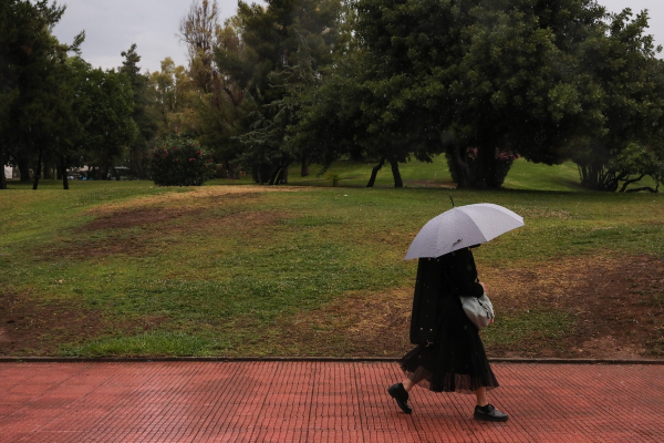 Βρέχει στην Αθήνα: Ο χειμώνας ήρθε για να μείνει - Η πρόγνωση των επόμενων ημερών