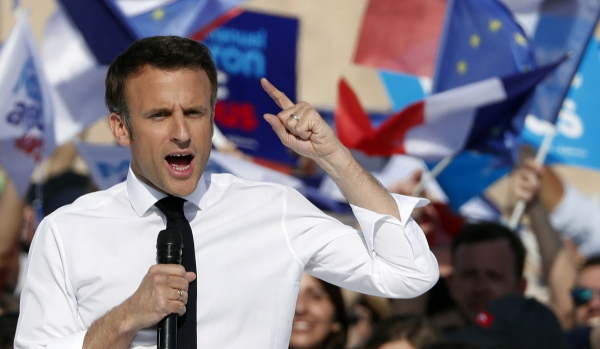 Γαλλία: Νικητή με 57% δίνουν οι δημοσκοπήσεις τον Μακρόν