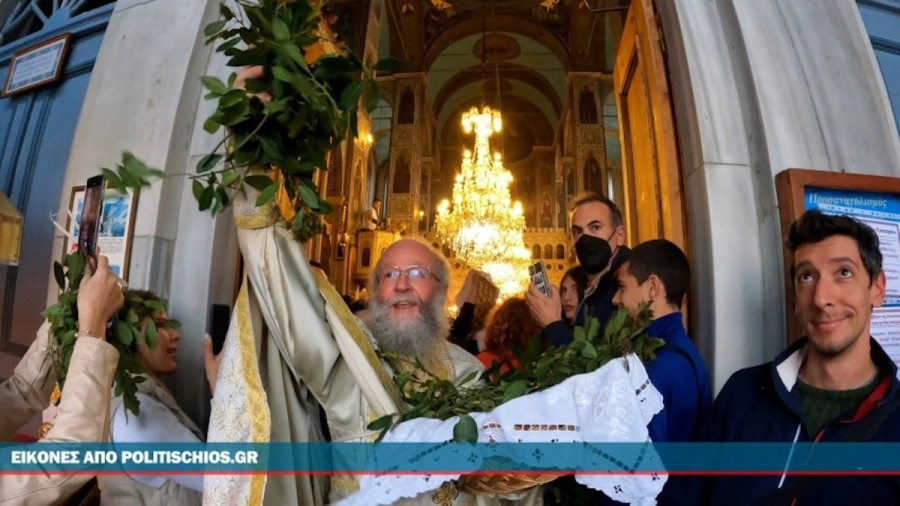 Χίος: «Σείστηκε» η εκκλησία κατά την Πρώτη Ανάσταση με τον… viral ιερέα (Βίντεο)