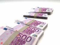 Από αύριο τα νέα χαρτονομίσματα των 100 και 200 ευρώ