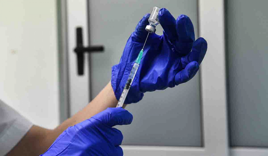 Χαμός στο Twitter με το πρόστιμο των 100 ευρώ: «Έχουμε αρχίσει να ντρεπόμαστε και οι εμβολιασμένοι»