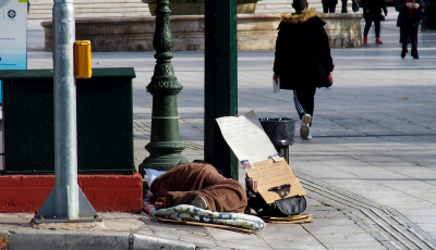 Κίνδυνος φτώχειας για 3 στους 10 Έλληνες - Τρομάζουν τα στοιχεία της Eurostat