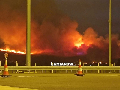 Φωτιά στη Θήβα: Μέτωπο στην Εθνική Οδό Αθηνών - Λαμίας, εκκένωση στη Ζάλτσα