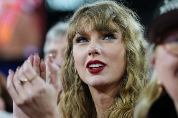 Βραβεία Grammy: Η Taylor Swift κυνηγάει να ξεπεράσει Φρανκ Σινάτρα και Στίβι Γουόντερ