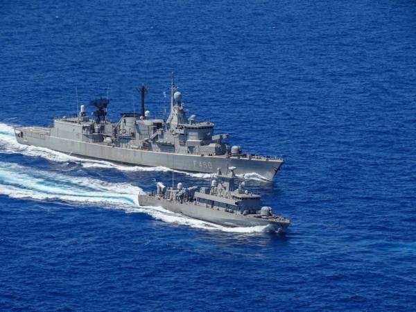 Μετά το «KEMAL REIS» πολεμικά πλοία πήραν στο κυνήγι το «Τζένγκις Χαν»