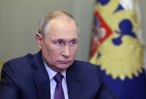 Ο Πούτιν «τρολάρει» την Ευρώπη: Δεν φταίμε εμείς που αγοράζετε καυσόξυλα όπως στον Μεσαίωνα