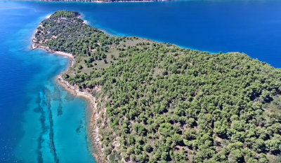 Το άγνωστο νησάκι κοντά στην Αθήνα με τα τρία ονόματα