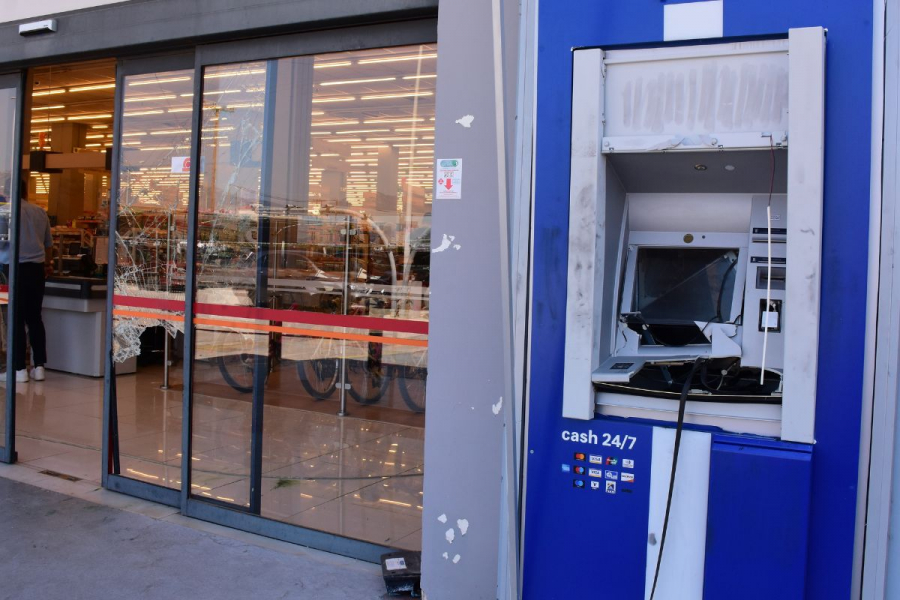 Αργυρούπολη: Έκρηξη σε ATM - Zημιές στην πρόσοψη σούπερ μάρκετ