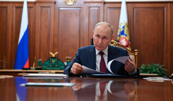Πούτιν όπως… Μητσοτάκης: Διόρισε συνεργάτη του στη θέση του διευθυντή κρατικού ΜΜΕ