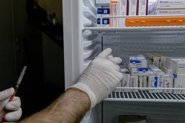 Κορονοϊός: Δύο στους τρεις θα πρέπει να εμβολιαστούν, αν θέλουμε ανοσία