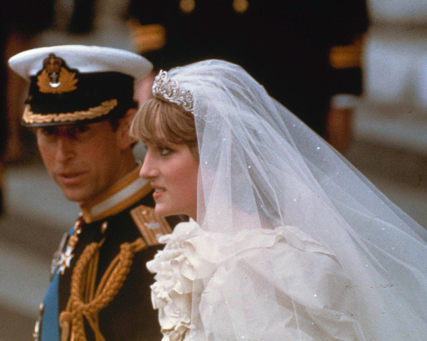 Η πριγκίπισσα Νταϊάνα παραλίγο να ακυρώσει το γάμο της με τον πρίγκιπα Κάρολο - Πώς μεταπείστηκε