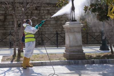 Δήμος Αθηναίων: Καθημερινές απολυμάνσεις στο κέντρο και τις γειτονιές