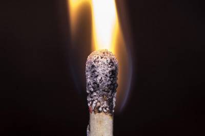 Τι είναι η καύση και πως την αποφεύγουμε ενώ συνεχίζουμε την καπνιστική συνήθεια