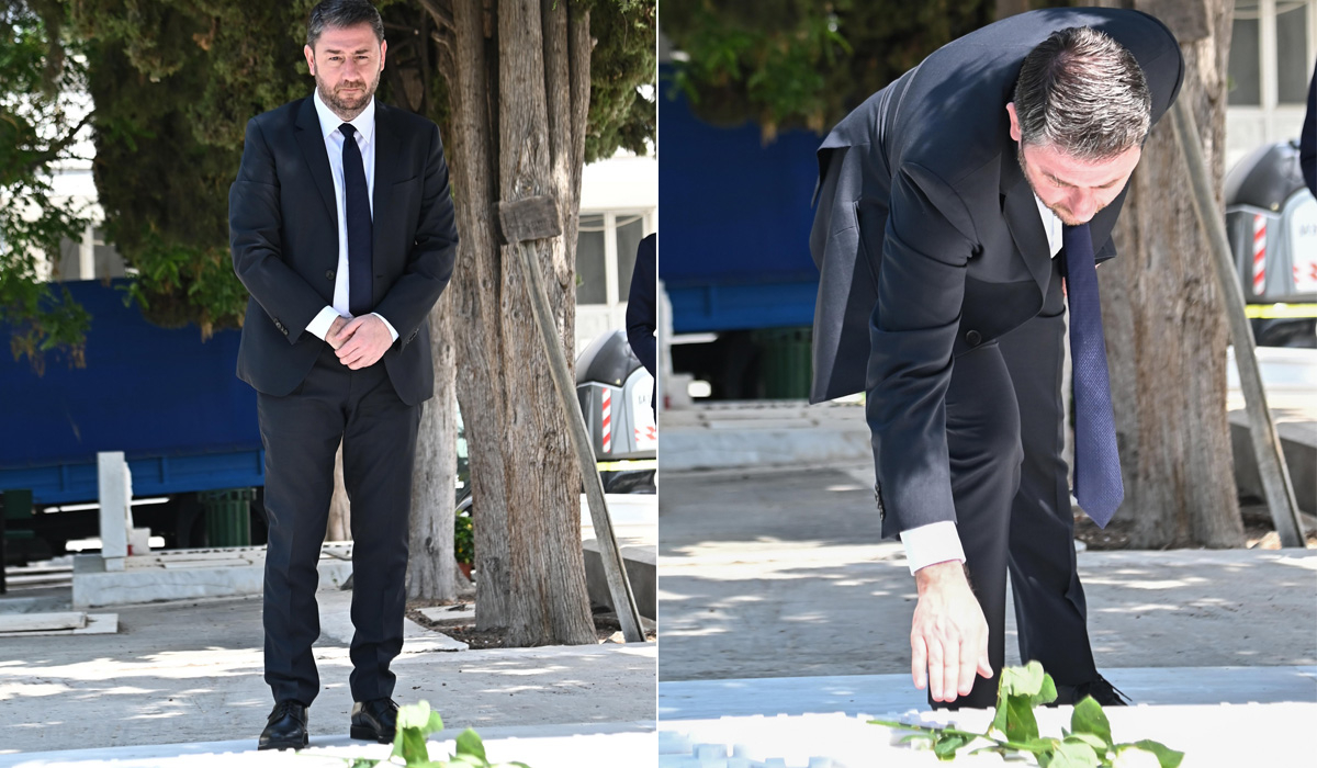 Στον τάφο της Γεννηματά ο Ανδρουλάκης – Άφησε ένα λευκό τριαντάφυλλο
