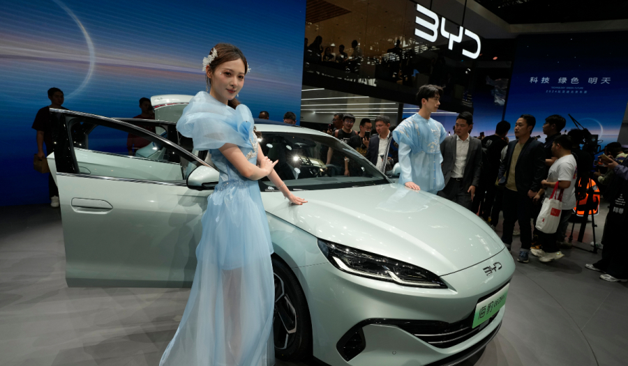 Στα «χαρακώματα» Βρυξέλλες και Πεκίνο για τα κινεζικά ηλεκτρικά αυτοκίνητα - Τι θα γίνει αν αποφασιστούν δασμοί