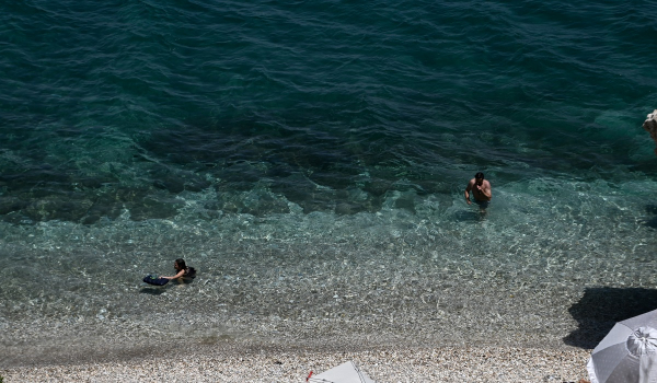 Τρεις ανοργάνωτες παραλίες κοντά στην Αθήνα για μπάνιο χωρίς κόστος