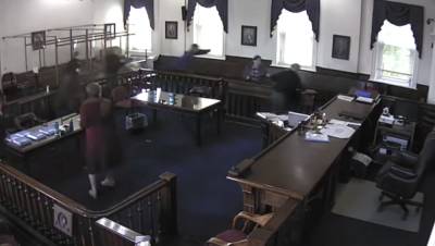 Κινηματογραφική απόδραση μέσα από δικαστήριο