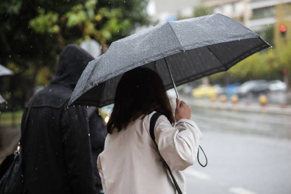 Καιρός: Τοπικές βροχές και σποραδικές καταιγίδες σήμερα Δευτέρα