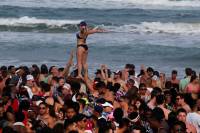 Κορονοϊός στις ΗΠΑ: Σε άλλο πλανήτη οι φοιτητές, ξεσαλώνουν κάνοντας πάρτι στις παραλίες