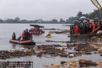 Ινδία: Πλοιάριο ανατράπηκε σε ποτάμι, τουλάχιστον δώδεκα νεκροί