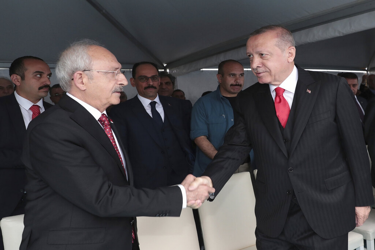 Ανοιχτό ντέρμπι στην Τουρκία: Δύο γκάλοπ δίνουν νικητή τον Ερντογάν, ένα τον Κιλιτσντάρογλου