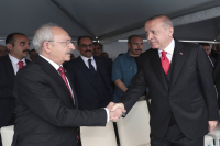 Ανοιχτό ντέρμπι στην Τουρκία: Δύο γκάλοπ δίνουν νικητή τον Ερντογάν, ένα τον Κιλιτσντάρογλου