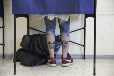 «Μοχίτο ή κάλπη;»: Τι θα ψηφίσουν τελικά οι νέοι την Κυριακή - Ρεπορτάζ του AFP